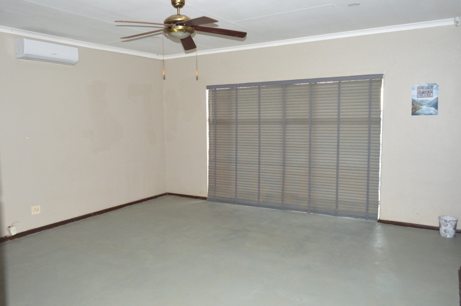 4 Bedroom Property for Sale in Flimieda North West